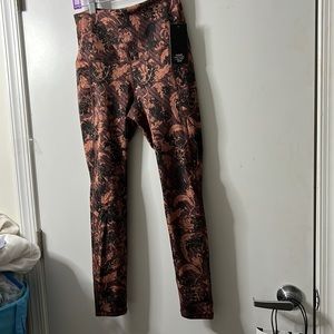 NWT LegEnd with Scoop Pockets Size S